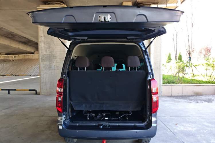 Used Jinbei Gold Hiace 2023 1.5L Passenger Vehicle Engineering Lion 9 Seats Trunk