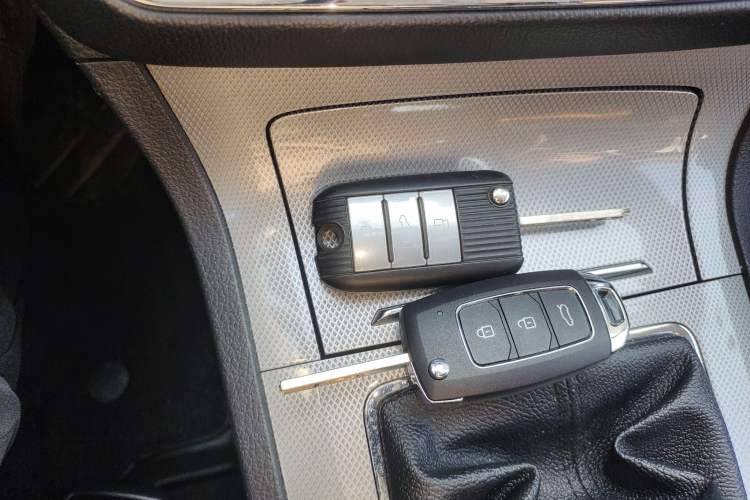 Used Roewe RX5 2016 20T Two-Wheel Drive Manual Flagship Edition
