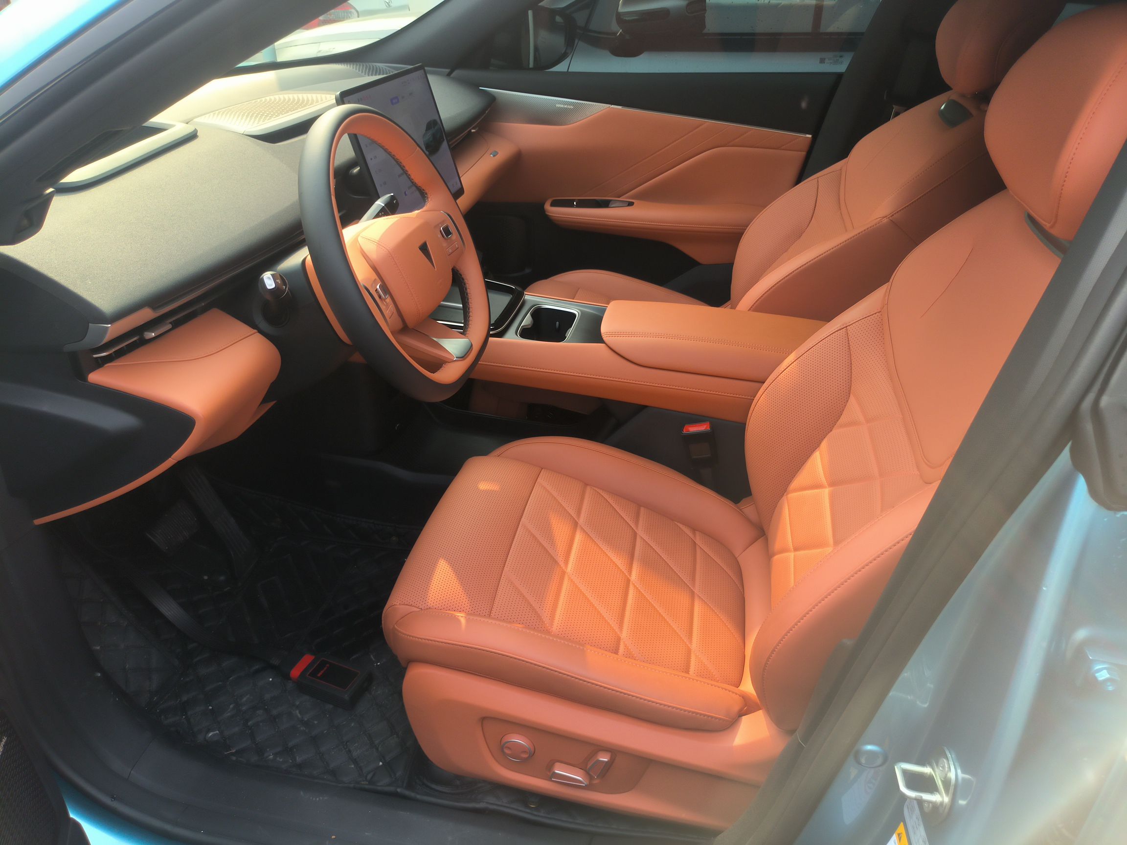 المقاعد الأمامية داخل السيارة