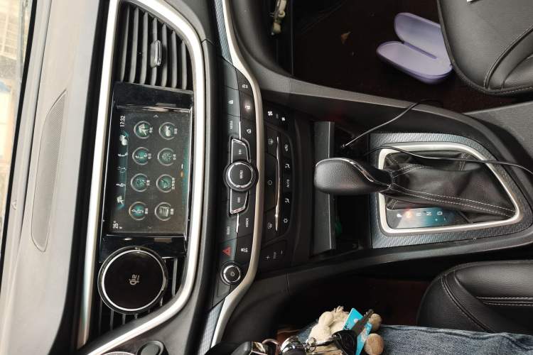 Used Buick Excelle GX 2019 18T Automatic Connected Elite Model China V Standard Audio And AC Panel