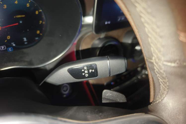 Used Mercedes-Benz GLC 2020 Facelift GLC 300 L 4MATIC Dynamic Edition Gear Lever