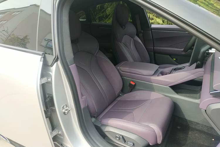 Used XPeng P7 2025 Model—702 Long Range Ultra Right Front Seat