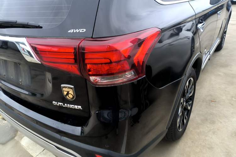 Used Mitsubishi Outlander 2020 2.4L 4x4 Prestige Edition 7-Seater Right Rear Taillight