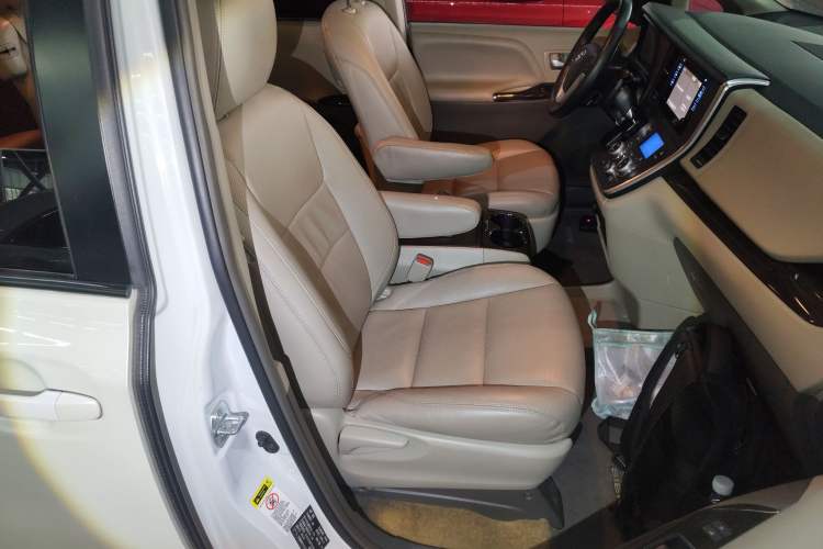 Used Toyota Sienna 2016 3.5L Two-Wheel Drive 7-Seater Parallel Import
