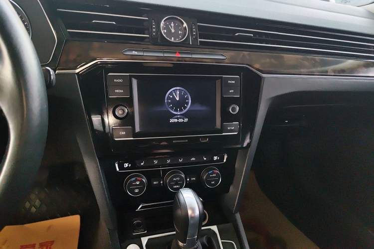 Used Volkswagen Magotan 2017 330TSI DSG Luxury Model Audio And AC Panel