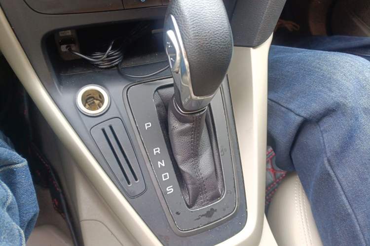 Used Ford Focus 2015 Sedan 1.6L Automatic Comfort Model Gear Lever