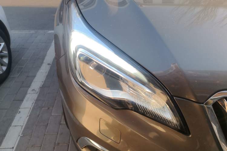 Used Buick Envision 2016 28T Four-Wheel Drive Luxury Model Right Front Headlight