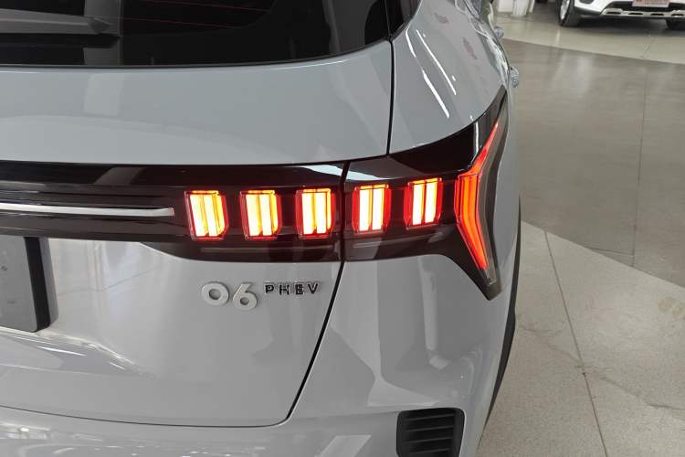 Used Lynk & Co 06 EM-P 2023 1.5T Remix PHEV Pro
