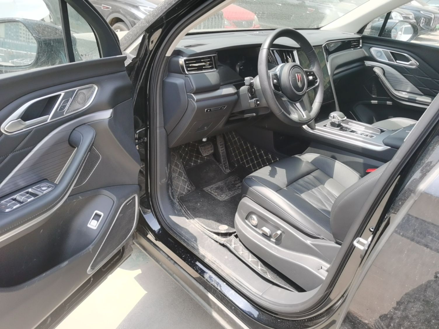 Hongqi HS7 PHEV 2024 2.0T PHEV Four-Wheel Drive Flagship Edition 7 Seats — снимка 18