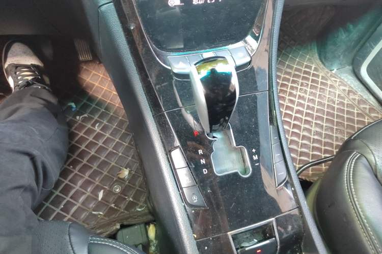 Used Luxgen Great 7 SUV 2015 2.2T Two-Wheel-Drive ZhiZun Version
