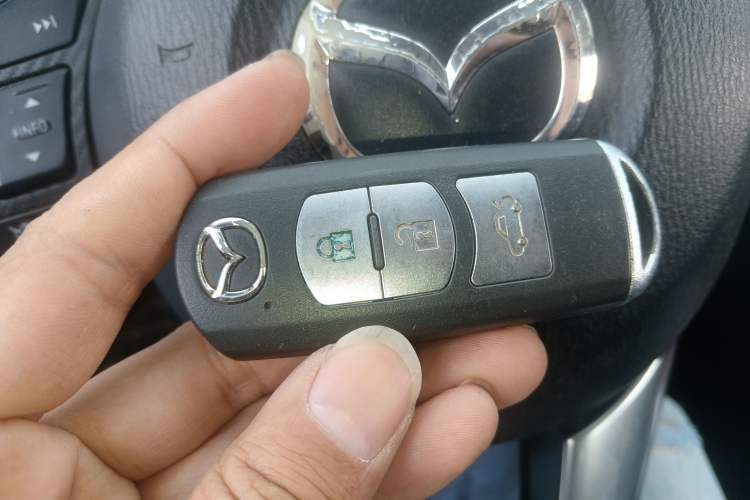 Used Mazda 3 Axela 2014 Sedan 1.5L Manual Comfort Model
