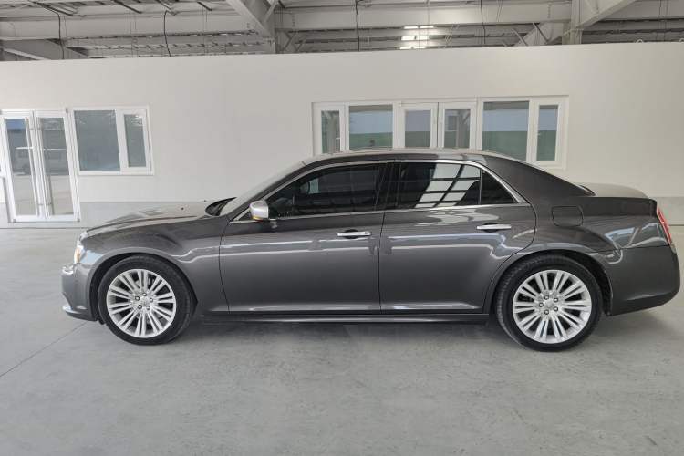 Used Chrysler 300C 2014 3.0L Excellence Edition
