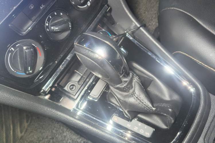 Used Volkswagen Bora 2016 1.6L Automatic Comfort Model Gear Lever