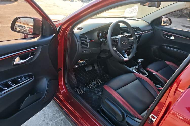 Used Kia KX Cross 2017 1.4L AT GLS
