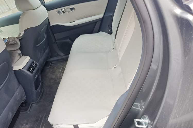 Used Geely Galaxy Xingjian 7 EM-i 2025 120km Exploration+ Version Interior 4