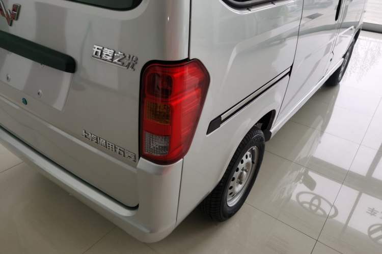 Used Wuling Zhiguang 2023 1.5L Practical Version 5/7 Seats Exterior 3