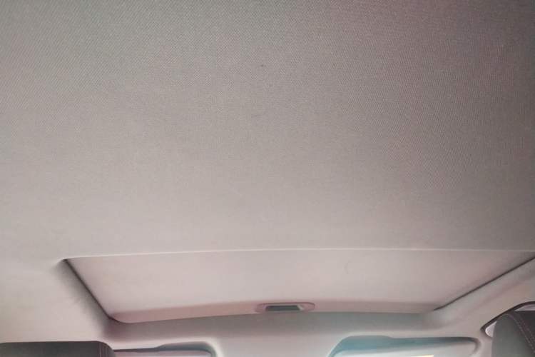 Used Dongfeng Aeolus Yixuan 2021 230T Automatic Chasing Shadow Edition Headliner