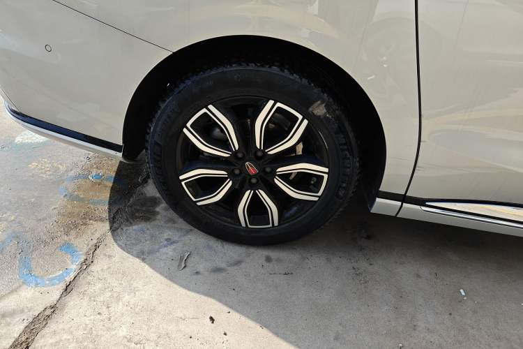 Used Hongqi HQ9 2023 2.0T Smart Connect Flagship Edition Right Rear Wheel Hub