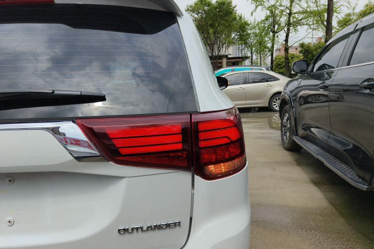 Used Mitsubishi Outlander 2020 2.0L Two-Wheel Drive Enjoyment Version 5 Seats
