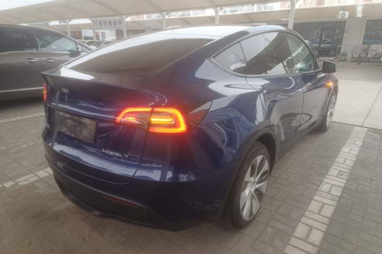 Used Tesla Model Y 2021 Long-Range All-Wheel-Drive Version 3D7
