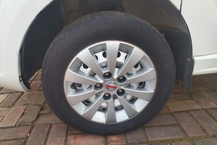 Used Jinbei Gold Hiace 2021 1.5L Passenger Van Engineering Lion Model Central Air Conditioning Version 9 Seats
