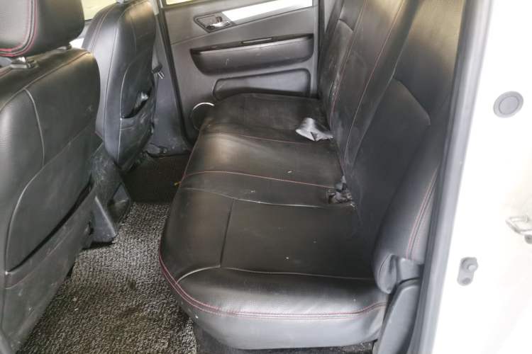 Used JAC Group T6 2016 2.0L Gasoline Entry-Level Long-Wheelbase HFC4GA3-3D Left Rear Seat