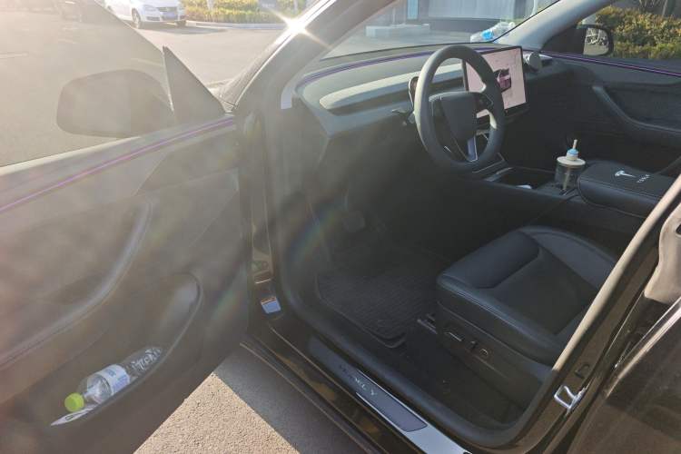 Used Tesla Model Y 2025 Long-Range All-Wheel-Drive Version Driver Seat