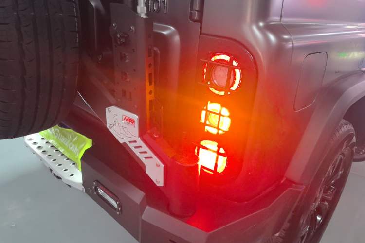 Used 212 T01 2024 2.0T Explorer
