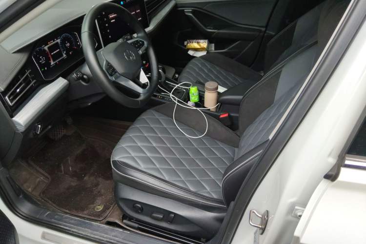 Used Volkswagen Sagitar 2024 300TSI DSG Excellence Edition Left Front Seat