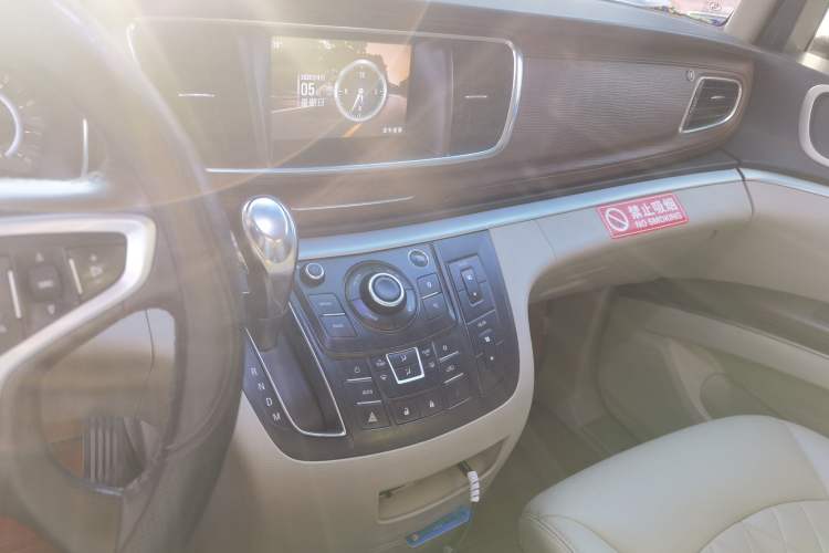 Used Buick GL8 2017 25S Comfort Version China V Standard Audio And AC Panel