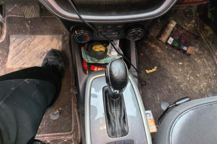 Used Chevrolet Lova RV 2016 1.5L Automatic Smart Drive Edition Gear Lever