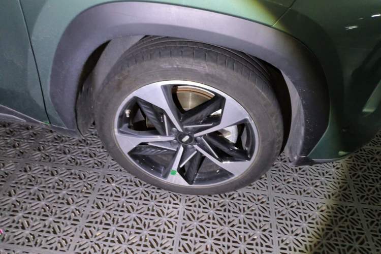 Used Geely Galaxy L7 2024 1.5T 115 km Asian Games Phantom Dragon Edition Right Front Wheel Hub