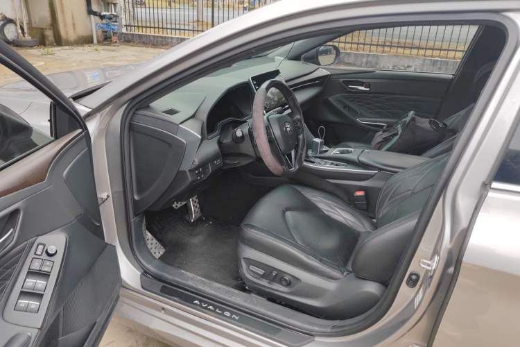 Used Toyota Avalon 2019 2.5L Touring Premium Version China VI Standard