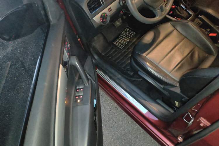 Used Volkswagen Gran Lavida 2014 1.6L Automatic Sport Edition
