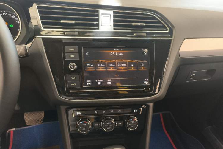 Used Volkswagen Tiguan L 2018 Revised Version 330TSI Automatic Two-Wheel Drive Comfort Edition Audio And AC Panel