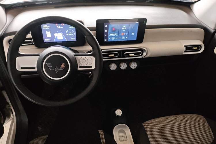Used Wuling Hongguang MINIEV 2024 3rd Generation 215km Advanced Version Center Console