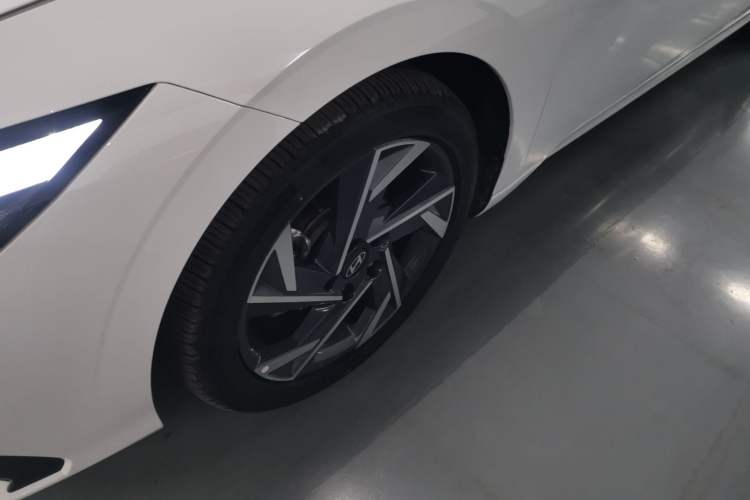 Used Hyundai Elantra 2023 1.5L CVT LUX Prestige Edition
