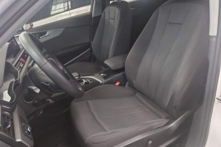 Used Audi A4L 2019 40 TFSI Ambition China VI Left Front Seat