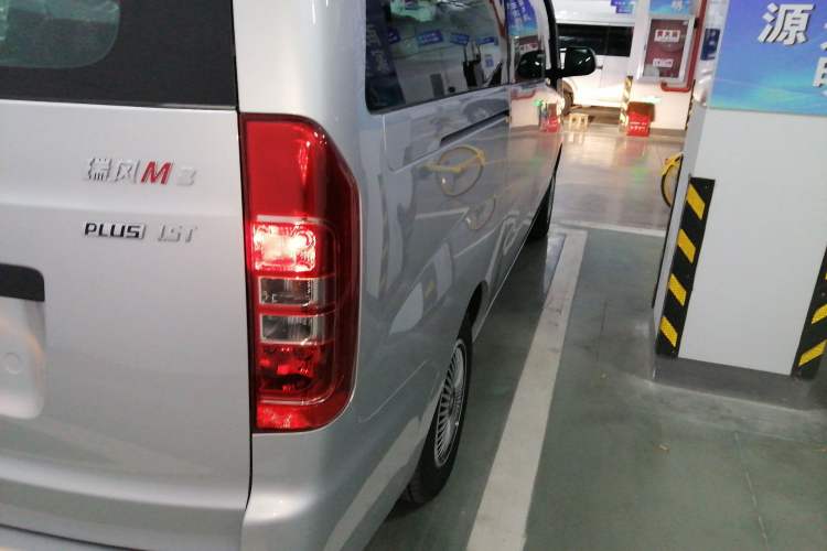 Used JAC Refine M3 2025 PLUS 1.5T Manual Classic Edition 7 Seats
