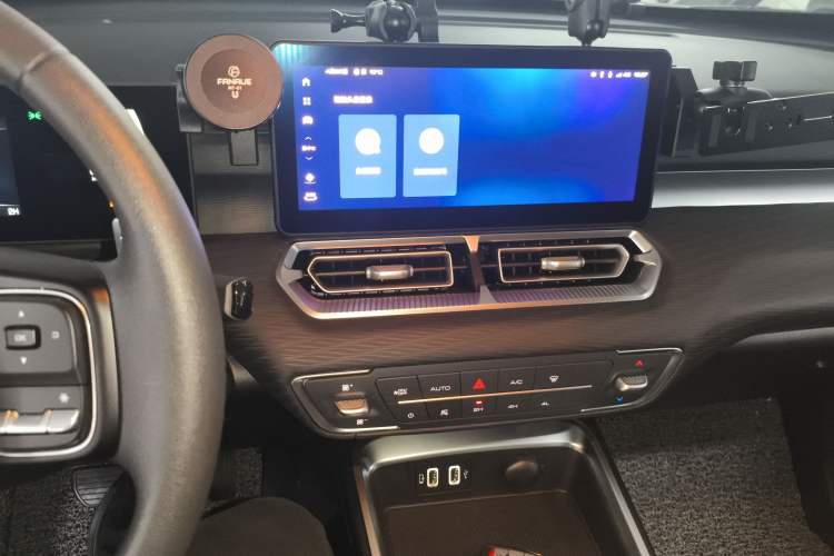 Used Great Wall King Kong Poer 2024 2.0T Automatic 8AT Gasoline Four-Wheel Drive Navigation Version – Flat Bed