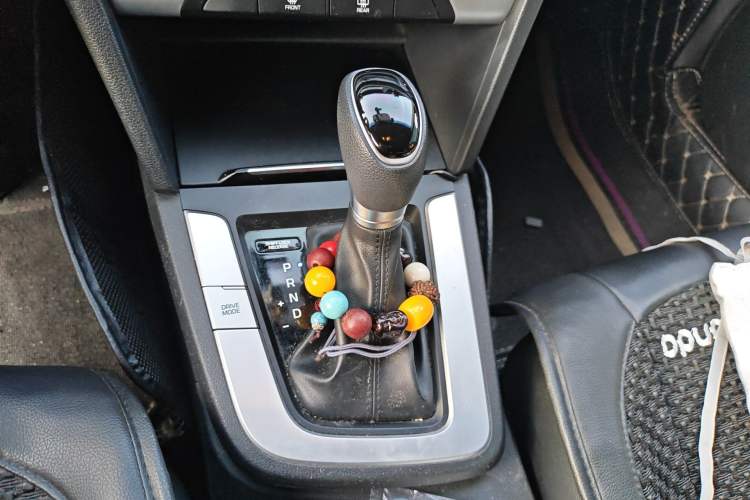 Used Hyundai Elantra (6th Generation / Lingdong) 2016 1.6L Automatic ZhiXuan – Elite Version Gear Lever