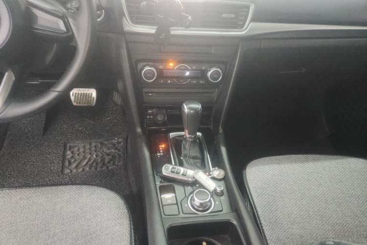 Used Mazda 3 Axela 2017 Hatchback 2.0L Automatic Luxury Model Emission Standard China V