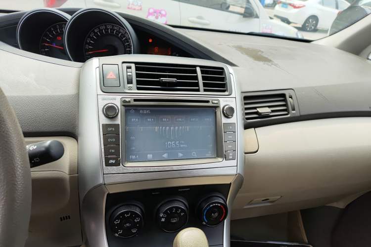 Used Toyota Verso 2014 Starlight 180E CVT Elite Edition
