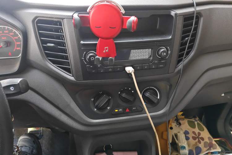 Used Wuling Hongguang V 2022 1.5L Jingqu Edition Electric-Assist LAR Audio And AC Panel