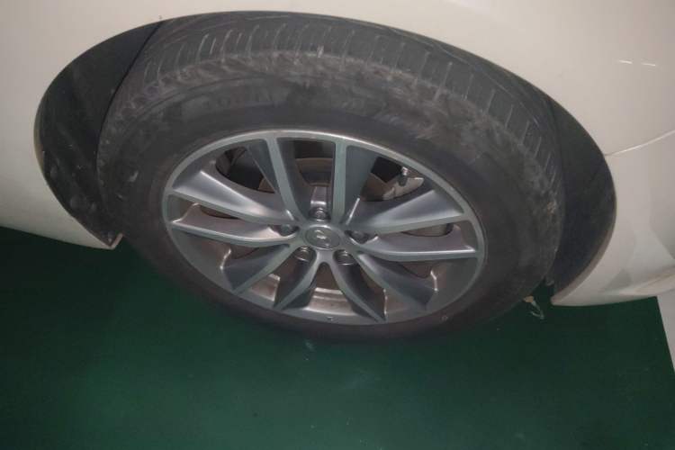 Used Infiniti Q50L 2015 2.0T Enjoyment Edition Right Front Wheel Hub