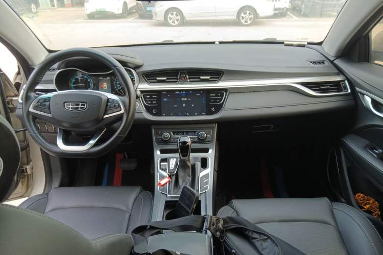 Used Geely Auto Emgrand 2019 Leading Edition 1.5L CVT Luxury Model China VI Standard Center Console