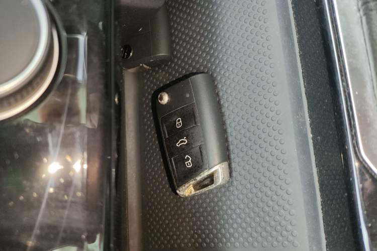 Used Volkswagen Sagitar 2023 300TSI DSG Excellence Edition Vehicle Key