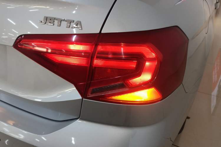 Used Volkswagen Jetta 2017 1.4L Manual Fashion Edition Right Rear Taillight