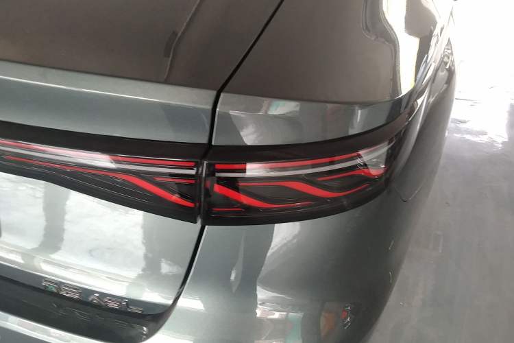 Used Chery Fengyun A8L 2025 1.5 TGDI 145 km Luxury Version Right Rear Taillight