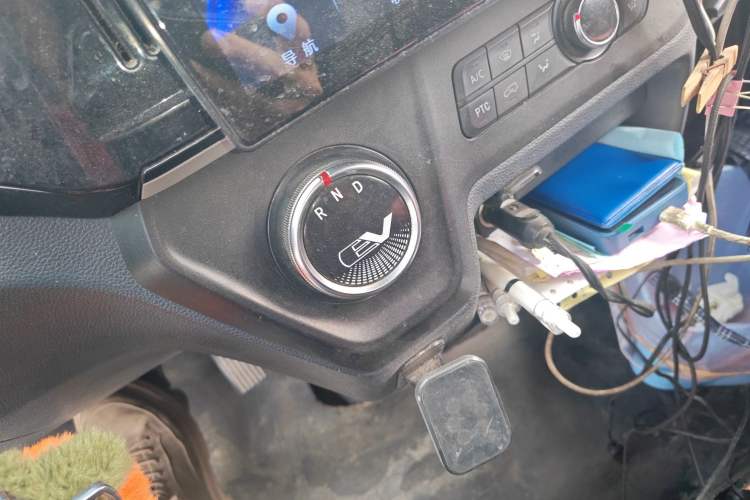 Used SAIC MAXUS EV30 2021 Pure Electric Smart Logistics Expert with Long Wheelbase—CATL
